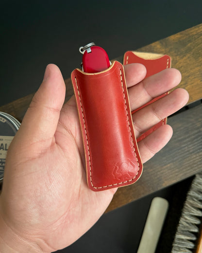 THE ESSENTIALS LEATHER SLIP (RED)