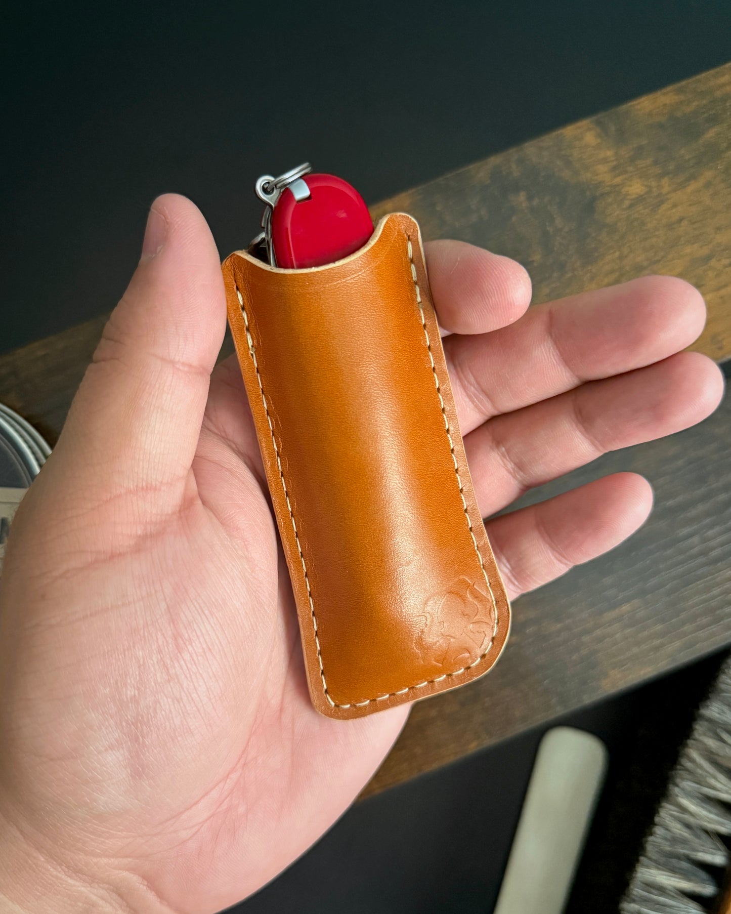 THE ESSENTIALS LEATHER SLIP (TAN)